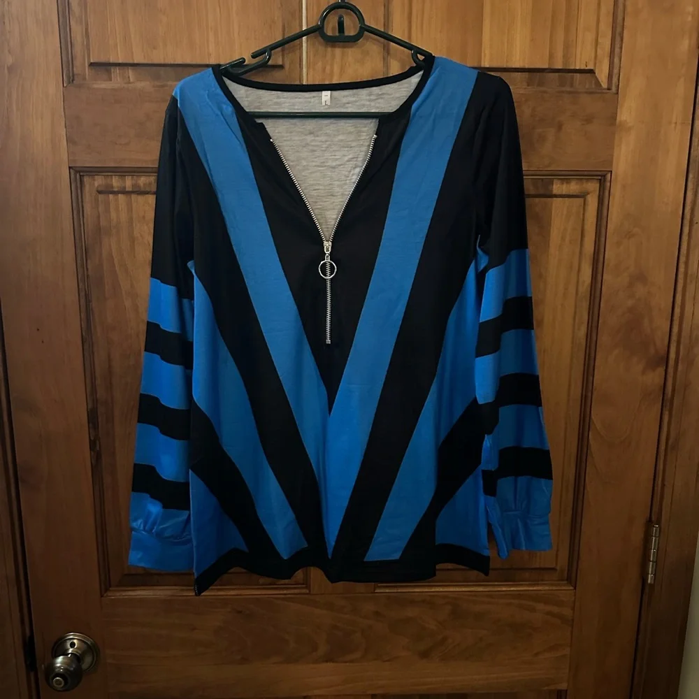 Blue and Black Zipper zip upV-Neck Women's sweater top! Size large! - Picture 2 of 6